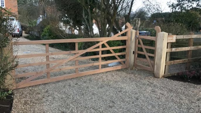 Newmarket 5 Bar Wooden Gate
